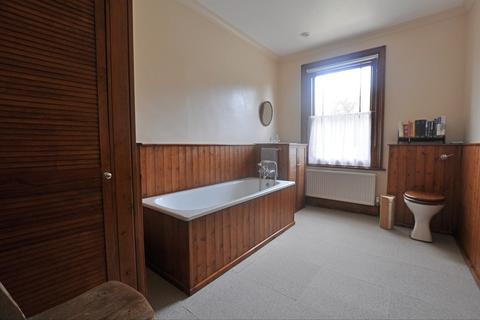 15 Harrow Road, Warlingham, CR6 9EY