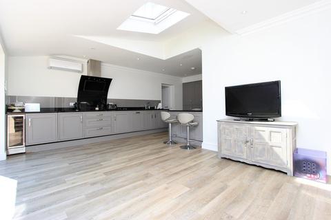 31 Garratts Lane, Banstead, SM7 2EA