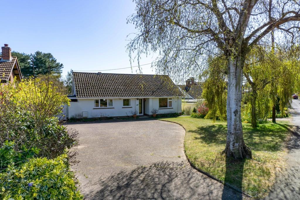 Through Duncans, Woodbridge, IP12 4EA 3 bed detached bungalow £565,000