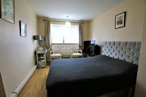 84 Cheviot Road, Slough, SL3 8UA
