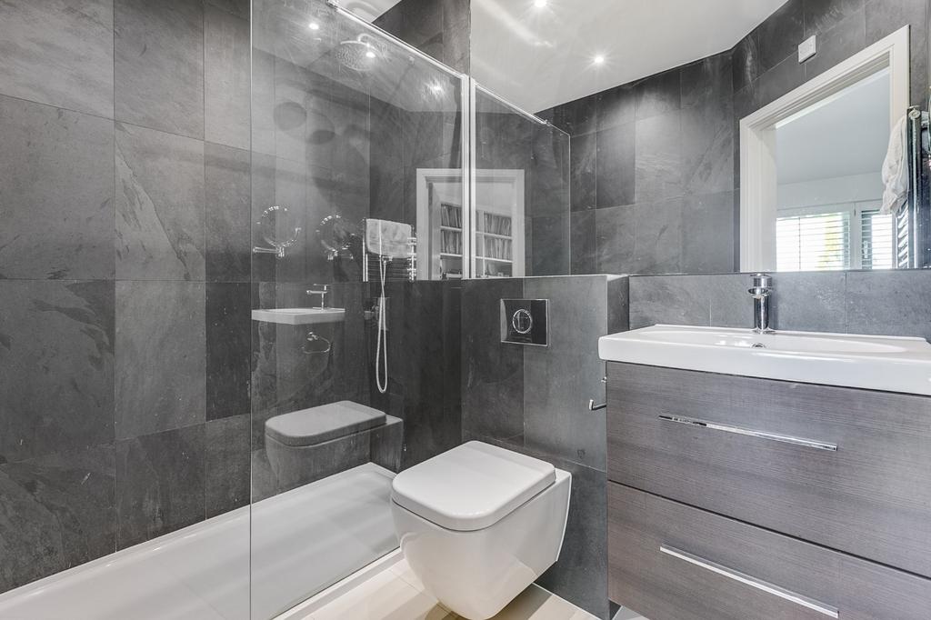 En-Suite Bathroom 2