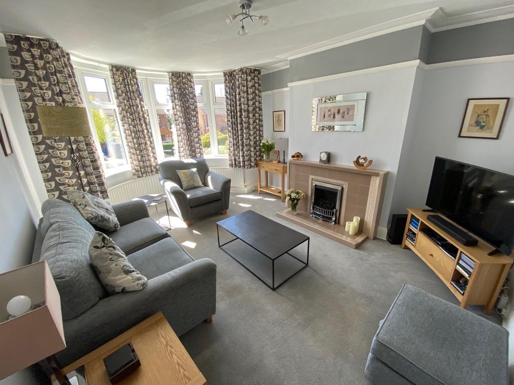 Flynt Avenue, Allesley, Coventry 3 bed semidetached house £325,000