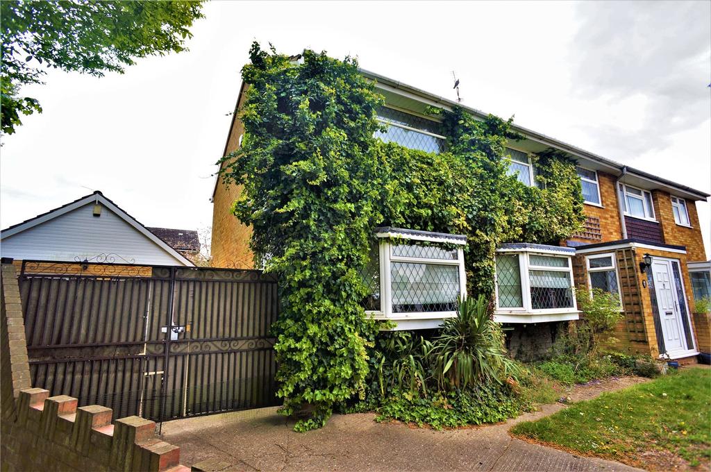 Mulberry Road, Northfleet, Gravesend 4 bed semidetached house £1,650