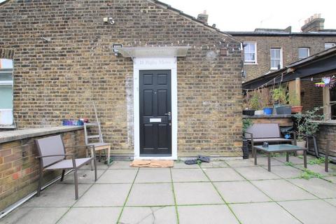 1 bedroom in a flat share to rent, Rigby Mews, Ilford