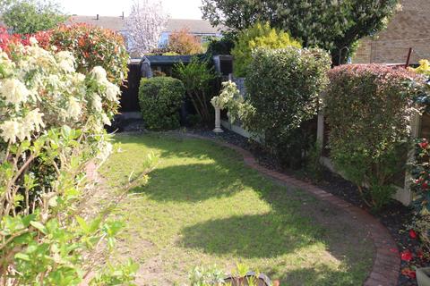 57 Blake Close, Rainham, RM13 8BE