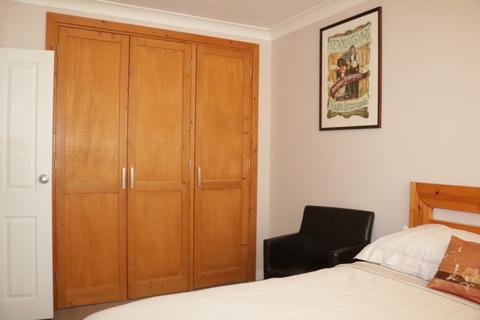 57 Blake Close, Rainham, RM13 8BE