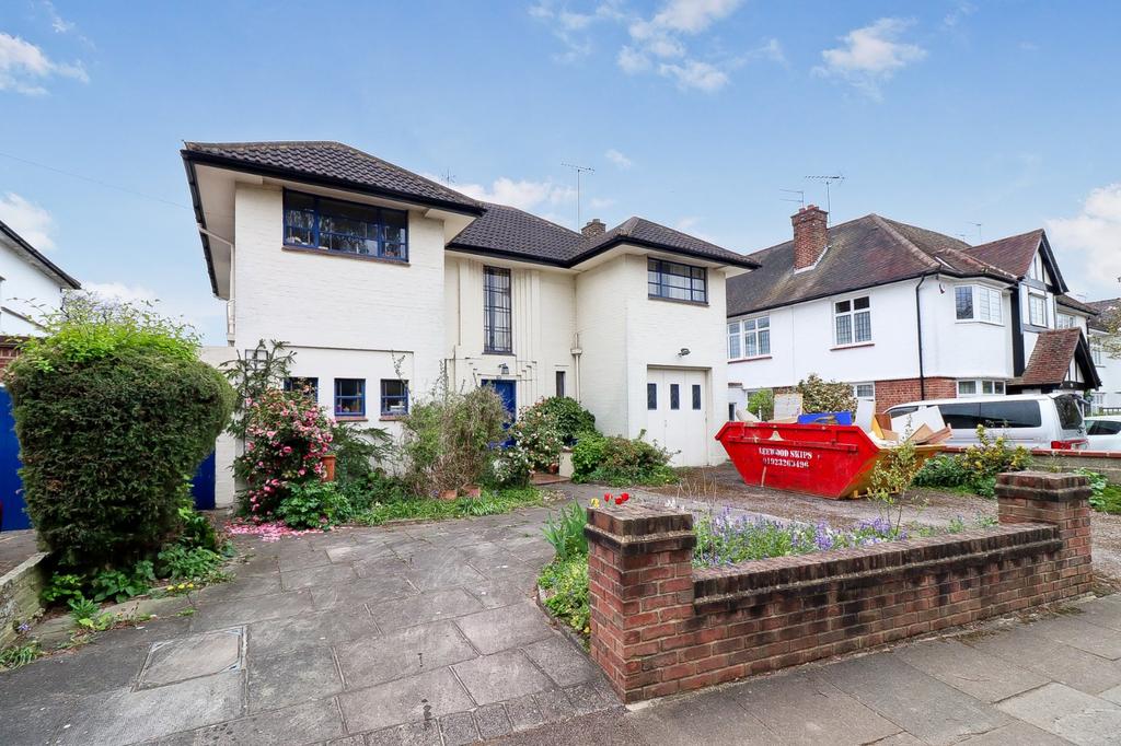 Parkside Drive, Watford, Herts, WD17 5 bed detached house £1,100,000