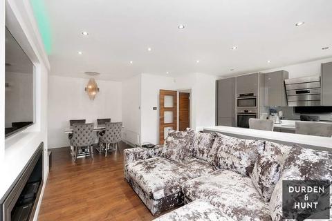 3 bedroom apartment for sale - Theydon Bower, Epping, CM16