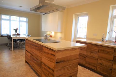 22 Pine Hill, Epsom, KT18 7BG