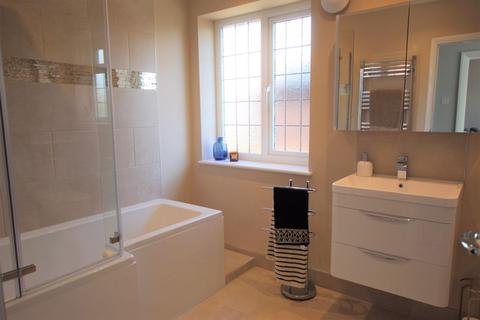 22 Pine Hill, Epsom, KT18 7BG