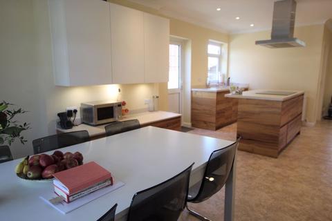 22 Pine Hill, Epsom, KT18 7BG