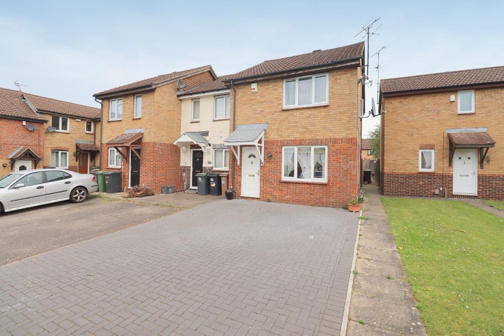 Coverdale, Lea Meadows, Luton, Bedfordshire, LU4 9JP 3 bed end of