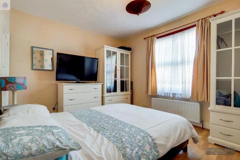 37 Ridley Avenue, London, W13 9XW