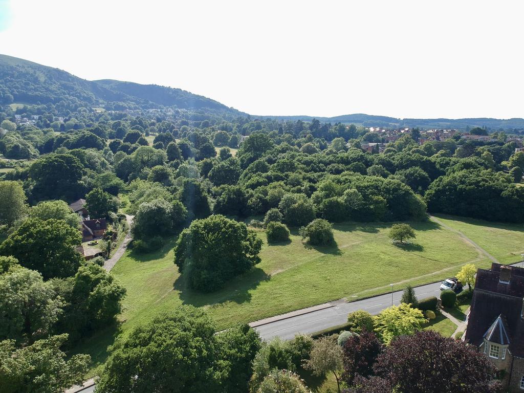 Quiet setting opposite Link Common