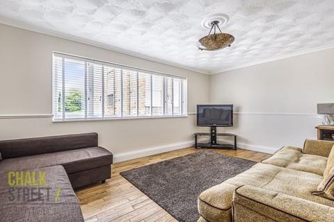 108 Bevan Way, Hornchurch, RM12 6DT