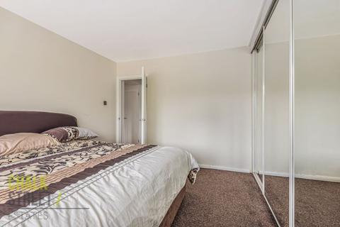 108 Bevan Way, Hornchurch, RM12 6DT