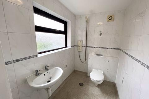 3 bedroom terraced house to rent, Chaddock Lane, Manchester