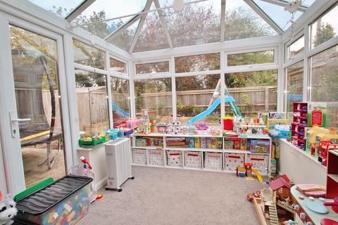 1b Judds Close, Witney, OX28 2JY