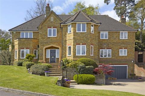 10 Chatsworth Place, Oxshott, Leatherhead, KT22 0SS