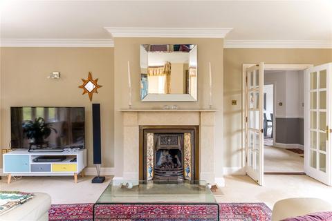 10 Chatsworth Place, Oxshott, Leatherhead, KT22 0SS