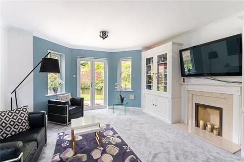 10 Chatsworth Place, Oxshott, Leatherhead, KT22 0SS