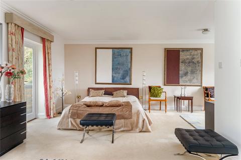 10 Chatsworth Place, Oxshott, Leatherhead, KT22 0SS