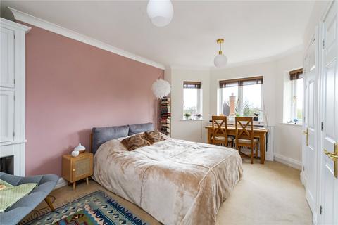 10 Chatsworth Place, Oxshott, Leatherhead, KT22 0SS