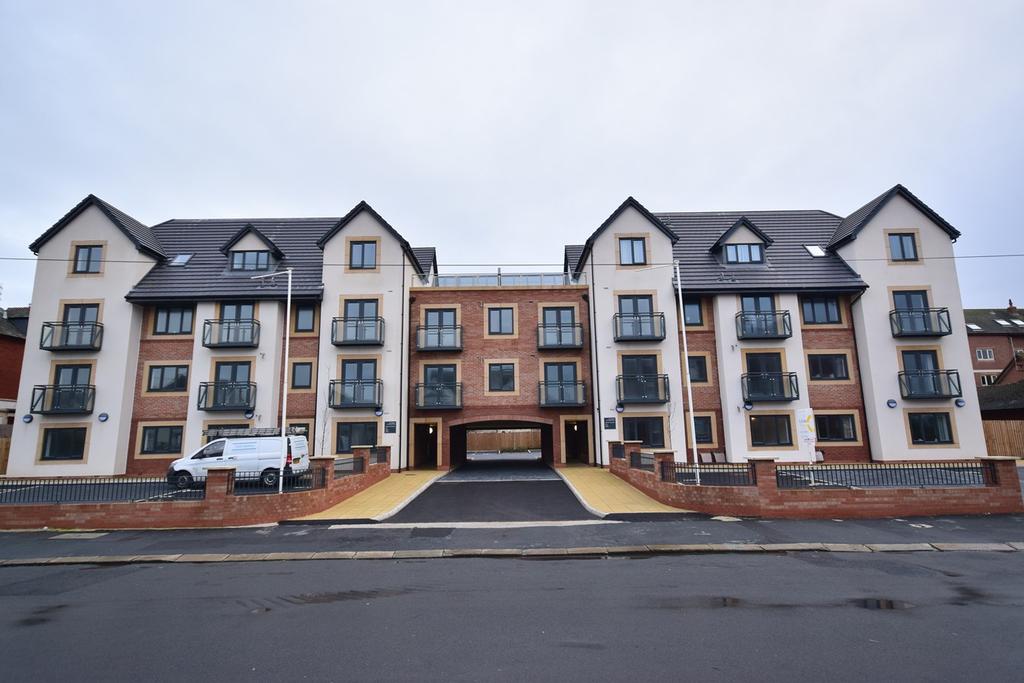 Fairhaven Road, Lytham St. Annes, FY8 2 bed apartment £159,950