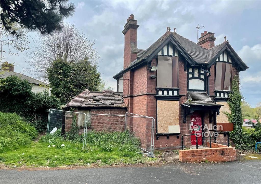 High Street, Amblecote, Stourbridge 3 bed detached house £170,000