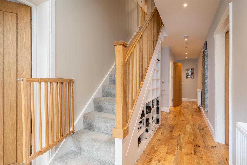 Gypsy Lane, Hunton Bridge, Kings Langley, WD4 8PR 9 bed detached house