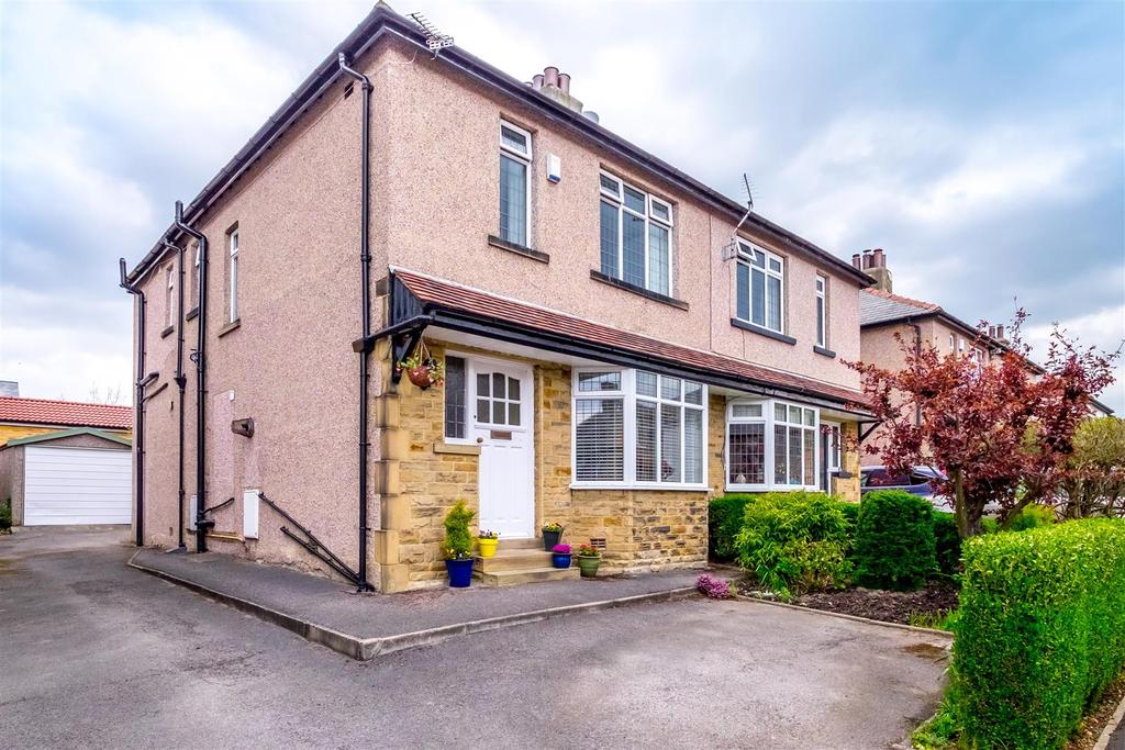 Mountfields, Halifax 3 bed semidetached house £285,000