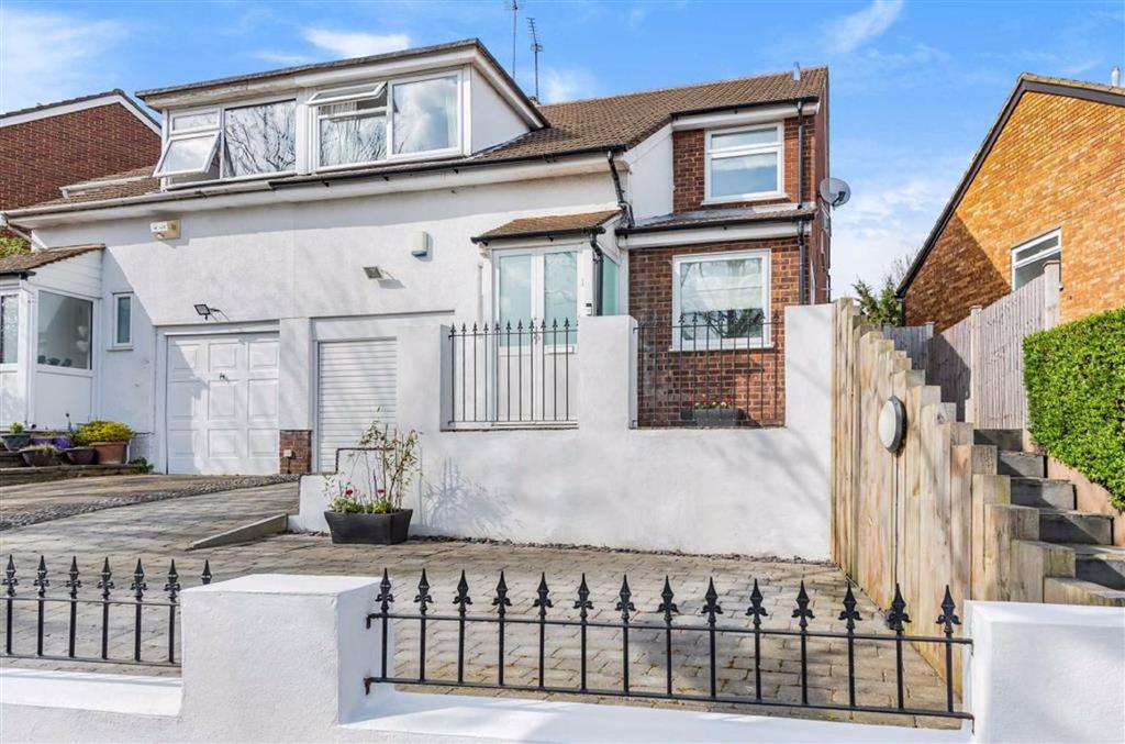 Northiam, Woodside Park 4 bed semidetached house £875,000