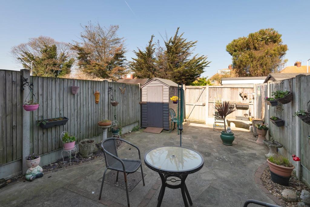 Cedar Close, Margate 2 bed terraced house £225,000