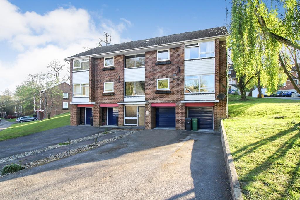 Starlings Drive, Tilehurst, Reading... 2 bed flat £220,000