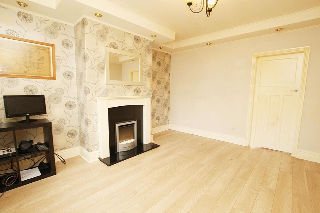 Flora Street, AshtoninMakerfield, Wigan, WN4 2 bed semidetached house £140,000