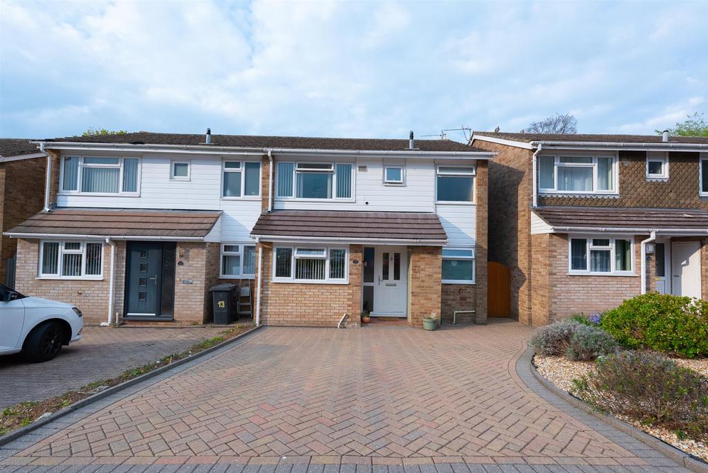 Coniston Road, Basingstoke 3 bed semidetached house £365,000