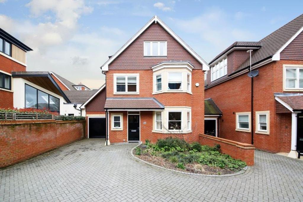 South Park Sevenoaks TN13 1DU 5 bed detached house £4,750 pcm (£1,096 pw)