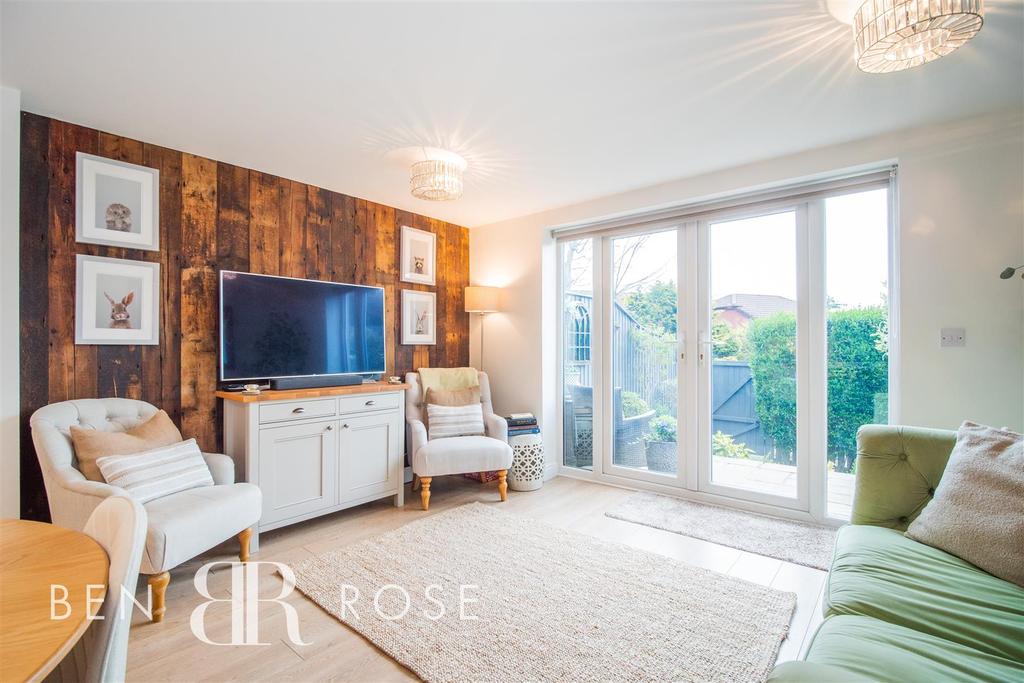 Preston Road, WhittleLeWoods, Chorley 3 bed end of terrace house £