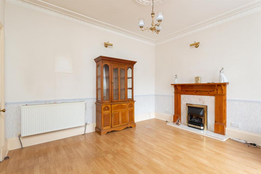 Rose Crescent, Perth 3 bed house £177,500