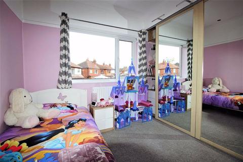 39 Brian Crescent, Leeds, LS15 7PL