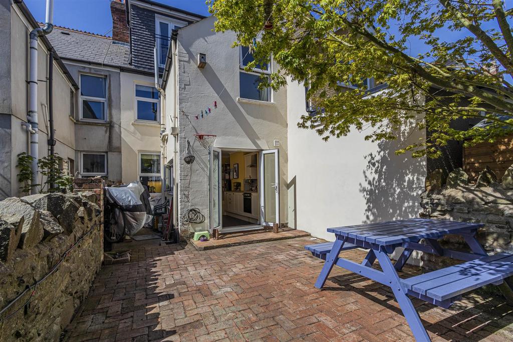 Inverness Place 112-20.jpg