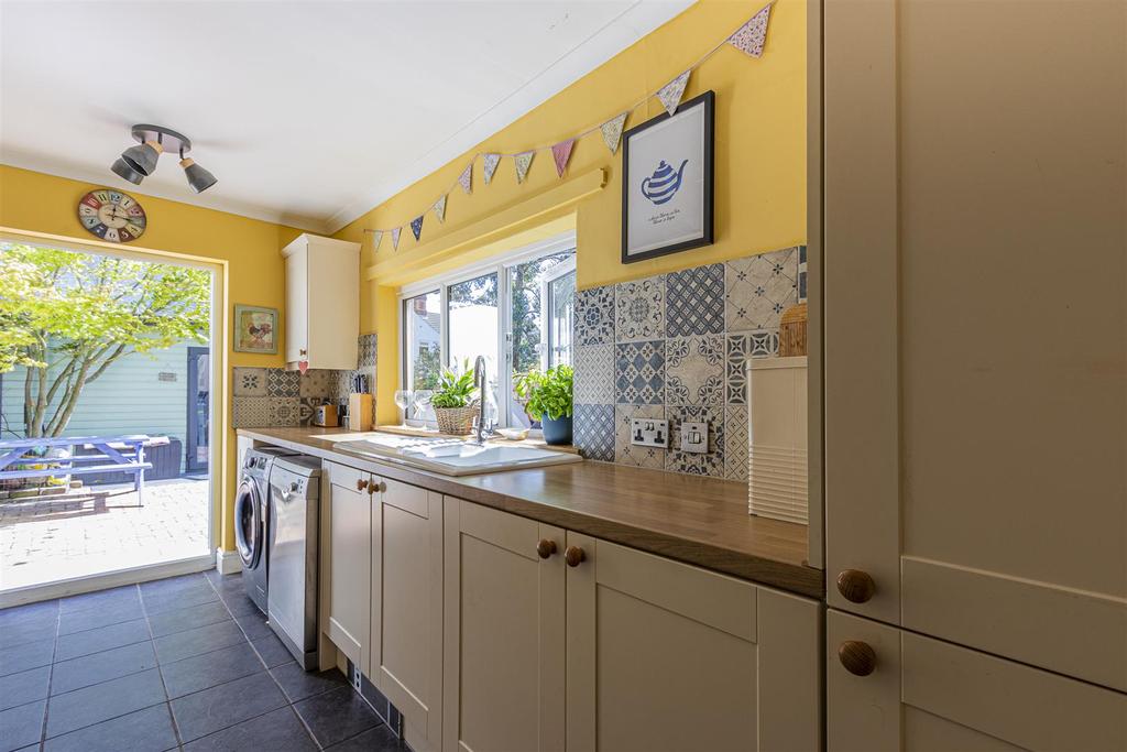 Inverness Place 112-16.jpg