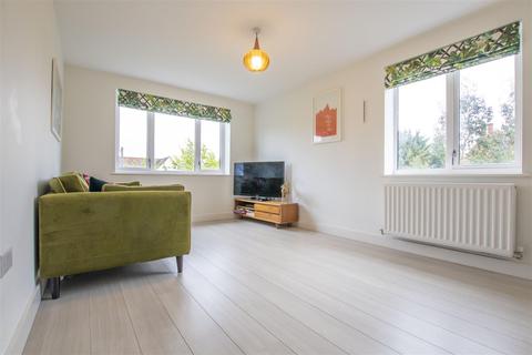 Flat 5, Sporton Court, 49 Drapers Road, Enfield, EN2 8GZ