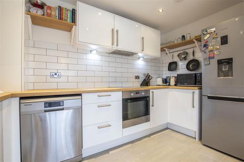 Flat 5, Sporton Court, 49 Drapers Road, Enfield, EN2 8GZ
