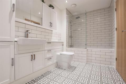 Flat 5, Sporton Court, 49 Drapers Road, Enfield, EN2 8GZ