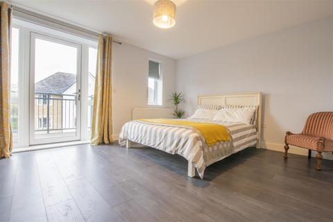 Flat 5, Sporton Court, 49 Drapers Road, Enfield, EN2 8GZ