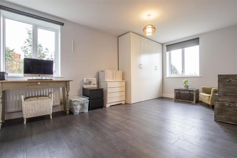 Flat 5, Sporton Court, 49 Drapers Road, Enfield, EN2 8GZ