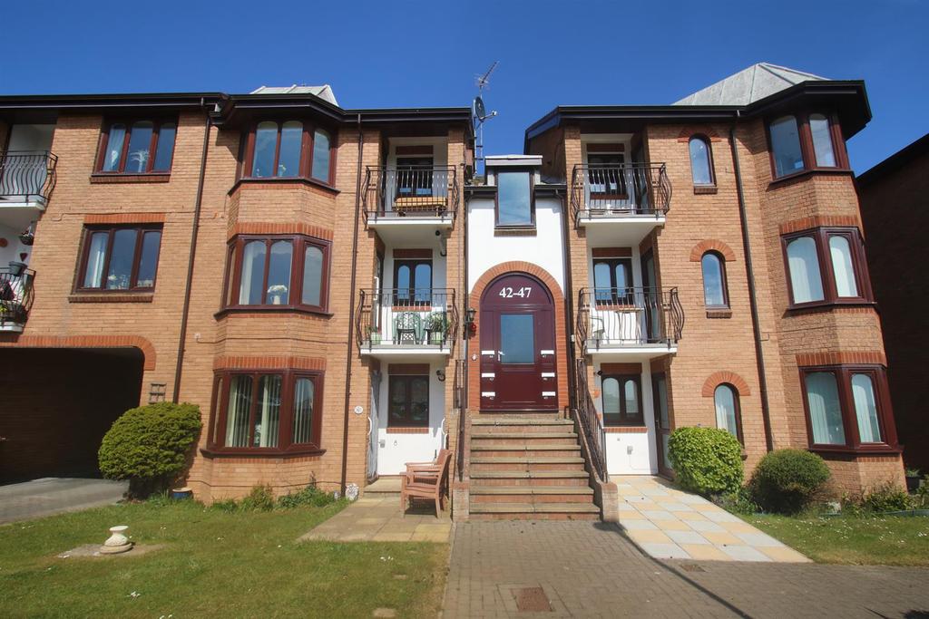Alexandra Court, Bridlington 2 bed flat for sale £169,950