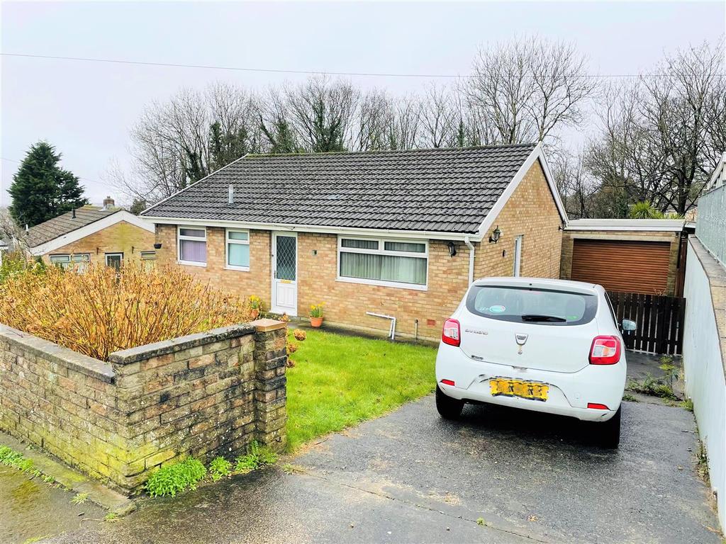 Pennant Road, Swiss Valley, Llanelli 3 bed detached bungalow £195,000