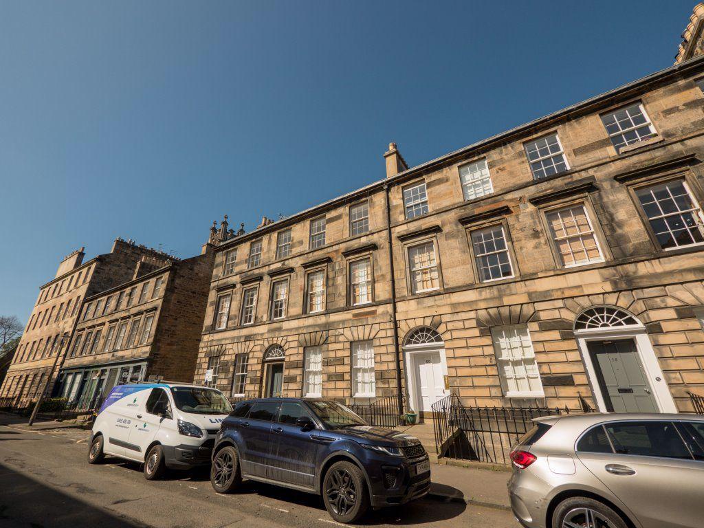 CUMBERLAND STREET, Edinburgh 1 bed flat £900 pcm (£208 pw)